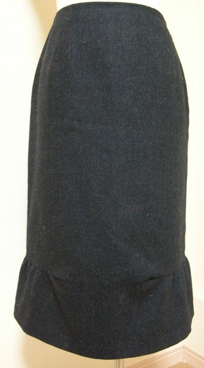 darkgreysutuskirt1.JPG