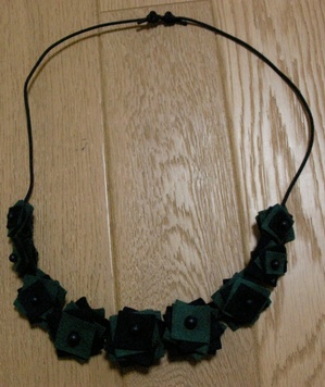 feltkasanegrneckless1.JPG