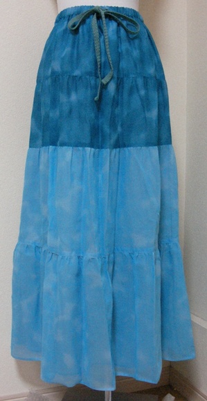 gradebluelongskirt1.JPG