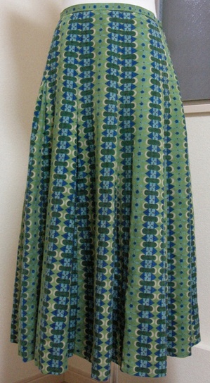 grlongprintskirt1.JPG