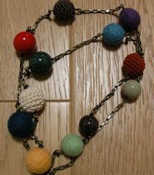 noveltyhandnecklace2.JPG